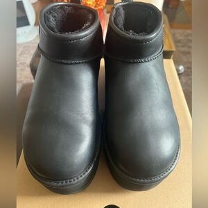 UGG Classic Ultra Mini Platform Boots - Black